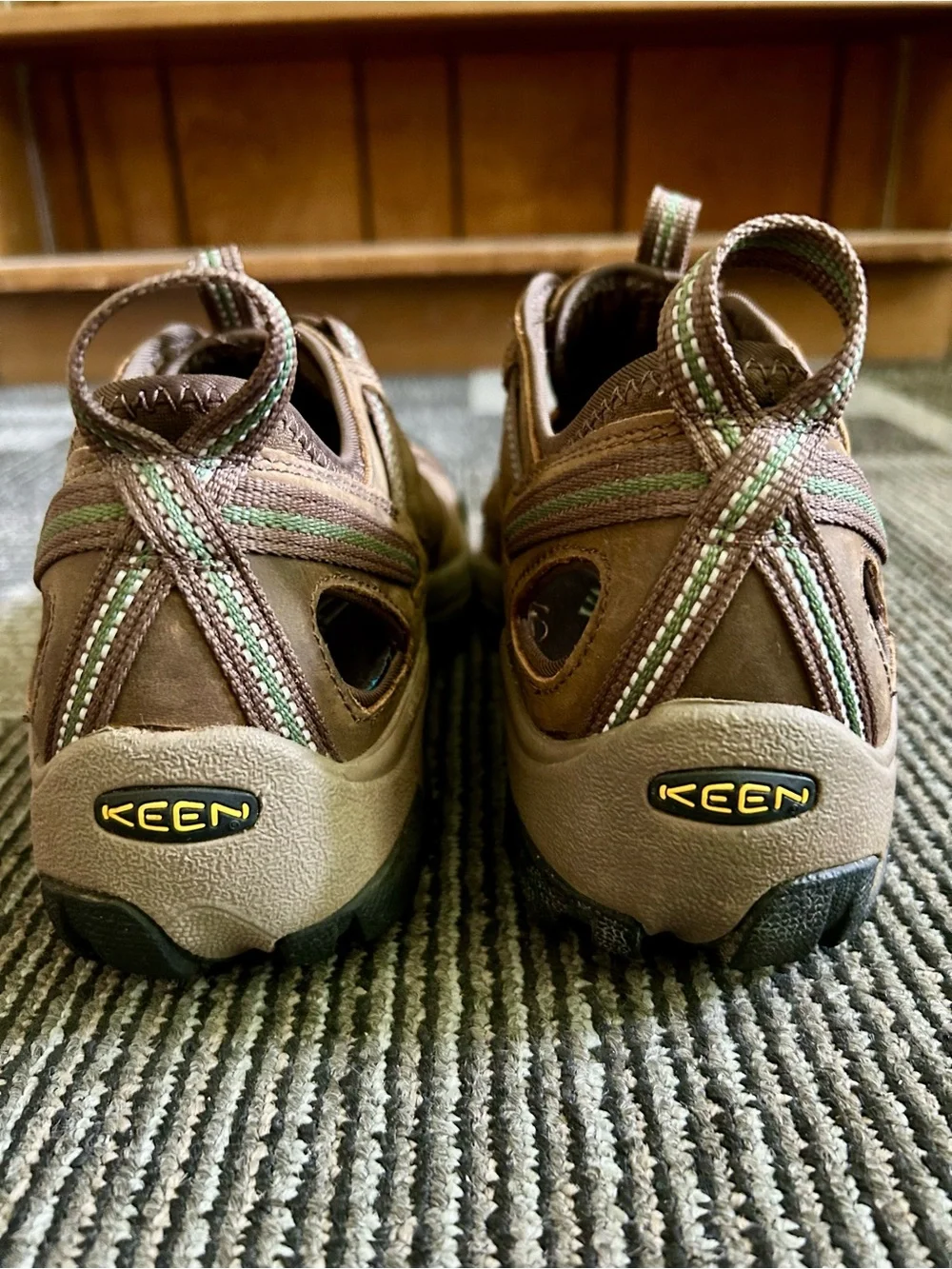 KEEN Men's Brown Leather Arroyo II Waterproof Hiking Sandals, size 8.5 41